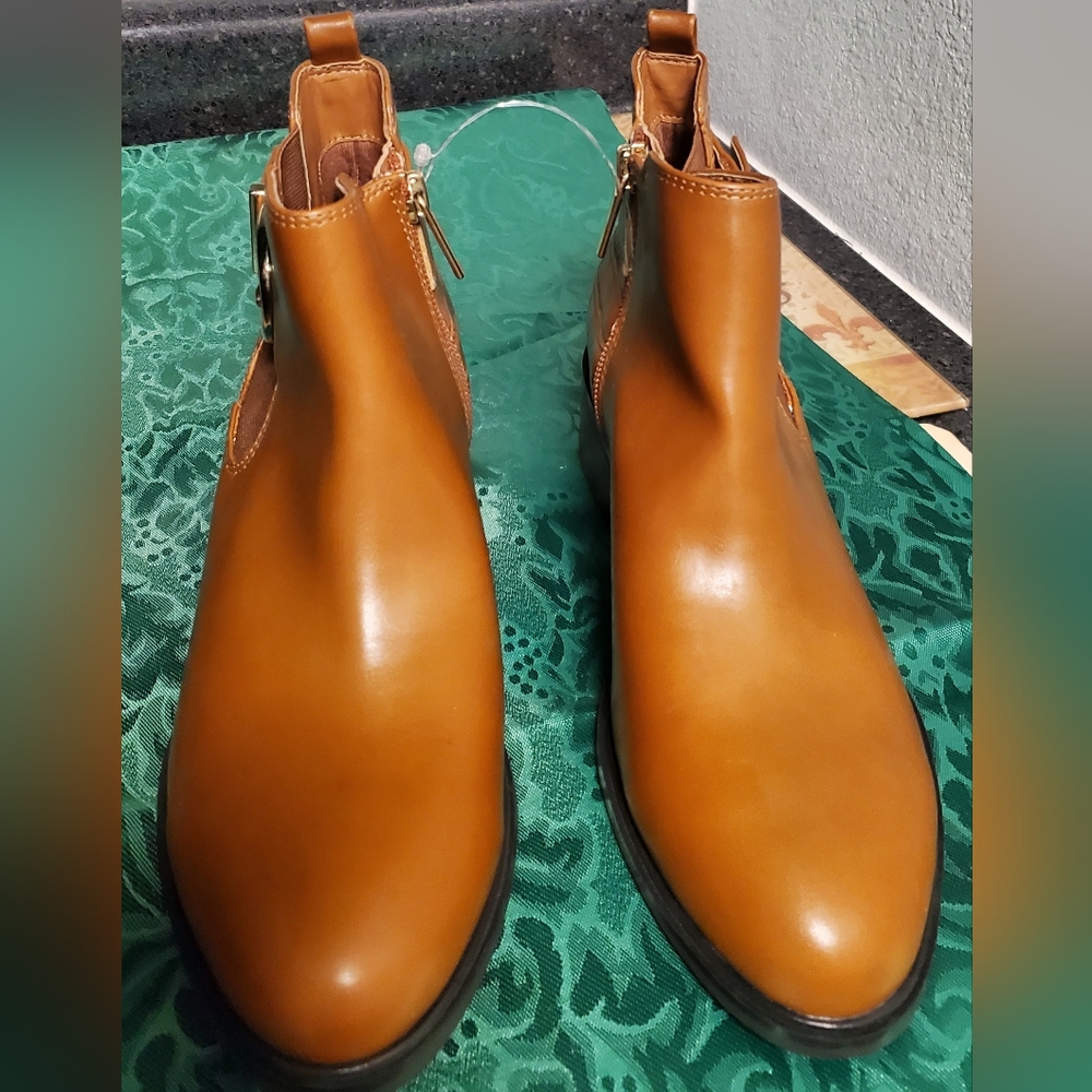Women's Bandolino Dolly Ankle Bootie